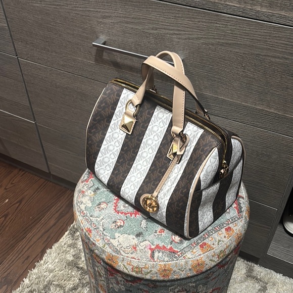 Michael Kors Grayson Logo White/Brown Satchel with Gold Accents - Picture 2 of 9